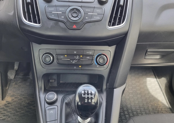 Ford Focus cena 17900 przebieg: 185000, rok produkcji 2015 z Czersk małe 232
